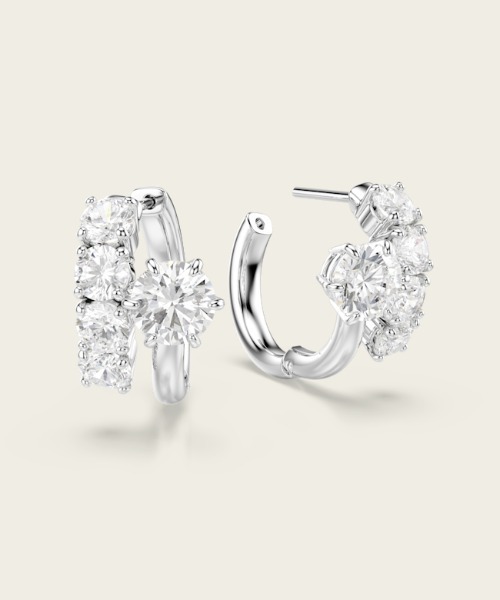 SWAROVSKI(スワロフスキー)の「【公式】【スワロフスキー】Matrix フープピアス, ラウンドカット, ホワイト, ロジウム・プレーティング(ピアス(両耳用)・レディース・シルバー系・ONE SIZE)」の4枚目の写真
