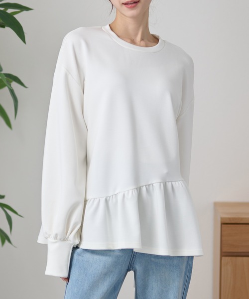 DAYRA(デイラ)の「クルーネック アシメ ペプラム 長袖 プルオーバー(Tシャツ/カットソー・レディース・ホワイト/ブラック/ネイビー・FREE)」の2枚目の写真