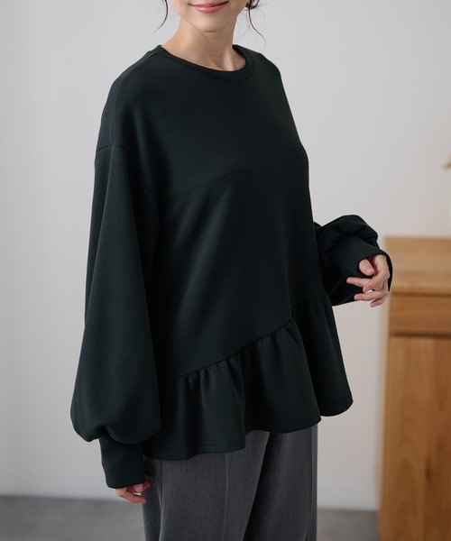 DAYRA(デイラ)の「クルーネック アシメ ペプラム 長袖 プルオーバー(Tシャツ/カットソー・レディース・ホワイト/ブラック/ネイビー・FREE)」の1枚目の写真