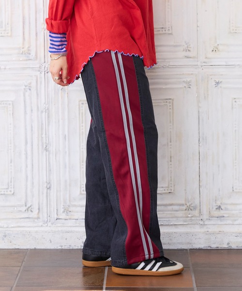 MARKEY'S(マーキーズ)の「トラックパンツリメイクデニムパンツ/おとな(デニムパンツ・レディース・ブラック/ブルー・160cm)」の1枚目の写真