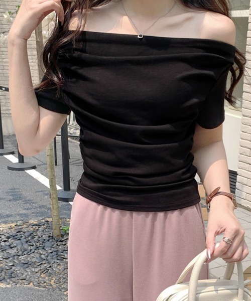 AMAJI(アマジ)の「オフショルダー クロップド 半袖ニット(ニット/セーター・レディース・ホワイト/ブラック/グレー・FREE)」の5枚目の写真