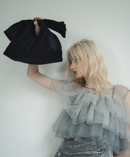 et.UNiVER(エトユニベール)の「Ribbon drawstring pouch(ハンドバッグ・レディース・ブラック/モカ/グリーン・FREE)」の7枚目の写真