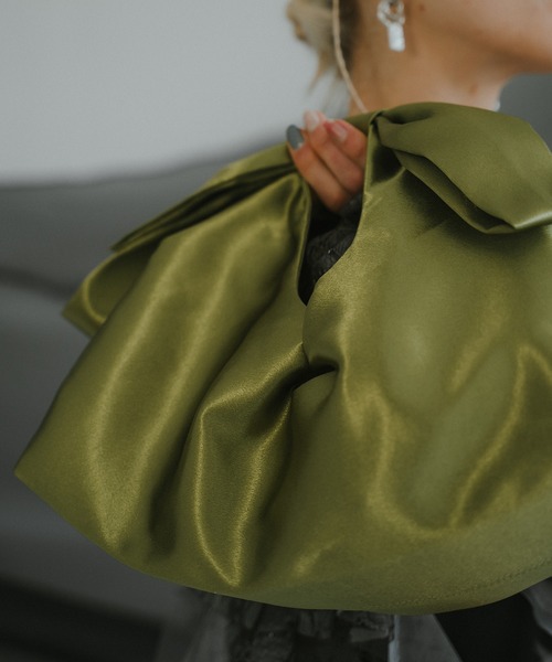 et.UNiVER(エトユニベール)の「Ribbon drawstring pouch(ハンドバッグ・レディース・ブラック/モカ/グリーン・FREE)」の17枚目の写真