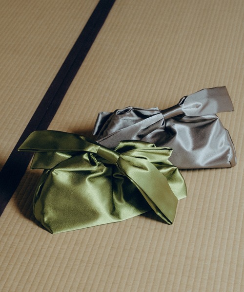 et.UNiVER(エトユニベール)の「Ribbon drawstring pouch(ハンドバッグ・レディース・ブラック/モカ/グリーン・FREE)」の21枚目の写真