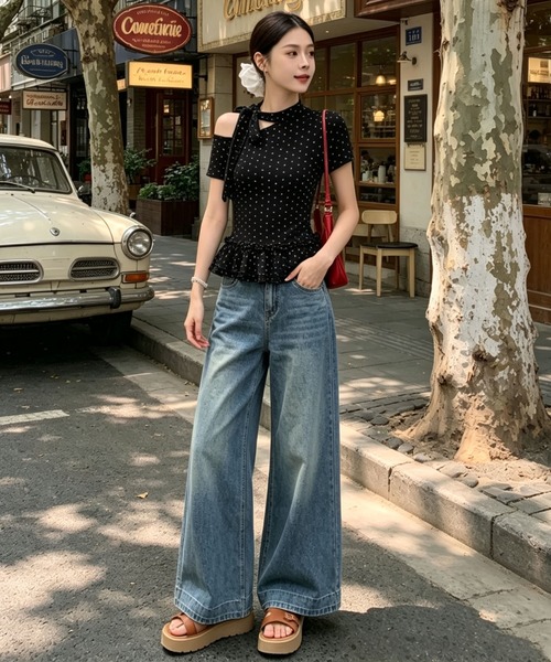 gossip!ロサンゼルス(ゴシップロサンゼルス)の「【夏新作】ドット柄ネックリボンフリルオフショルダーショート丈半袖トップス(Tシャツ/カットソー・レディース・ブラック・S/M/L)」の2枚目の写真