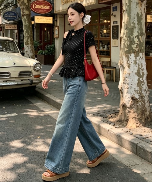 gossip!ロサンゼルス(ゴシップロサンゼルス)の「【夏新作】ドット柄ネックリボンフリルオフショルダーショート丈半袖トップス(Tシャツ/カットソー・レディース・ブラック・S/M/L)」の4枚目の写真