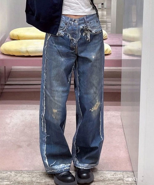 AVYL(アヴィル)の「リメイク風レイヤードプリントワイドバギーデニムパンツ(デニムパンツ・レディース・ブルー・L/M/S)」の4枚目の写真