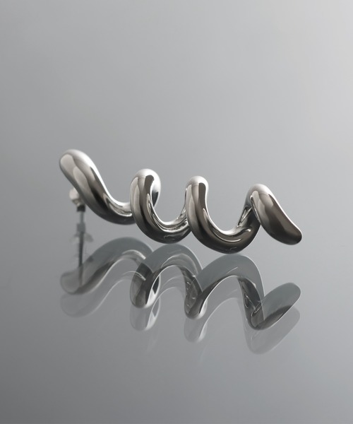 YArKA（ヤーカ）の「【YArKA/ヤーカ】 twist hollow earring(pierce) [RSTS2] / 中空ツイストピアス（ピアス（片耳用）・レディース・シルバー・FREE）」の6枚目の写真
