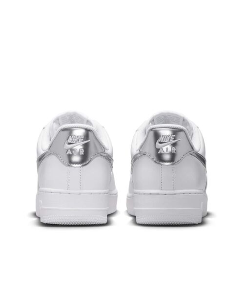 NIKE（ナイキ）の「ナイキ エア フォース 1 '07 SE ウィメンズ シューズ / Nike Air Force 1 '07 SE Women's Shoes IV5102-100 White（スニーカー・レディース・ホワイト・26/22/23.5/23/22.5/25.5/25/24.5/24）」の8枚目の写真