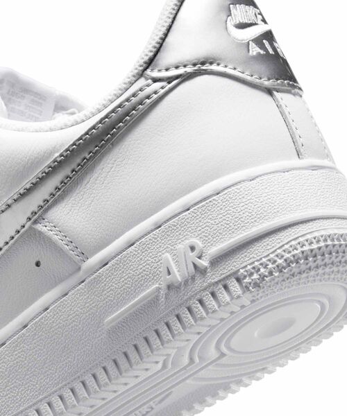 NIKE（ナイキ）の「ナイキ エア フォース 1 '07 SE ウィメンズ シューズ / Nike Air Force 1 '07 SE Women's Shoes IV5102-100 White（スニーカー・レディース・ホワイト・26/22/23.5/23/22.5/25.5/25/24.5/24）」の10枚目の写真