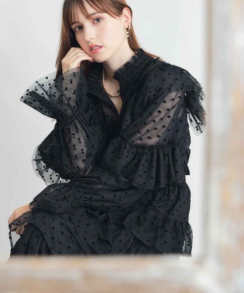 PICCIN PERLA(ピッチンペルラ)の「フロッキードットチュールフリルブラウス(シャツ/ブラウス・レディース・ブラック・M)」の1枚目の写真