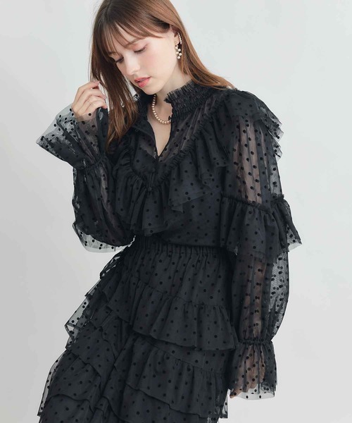 PICCIN PERLA(ピッチンペルラ)の「フロッキードットチュールフリルブラウス(シャツ/ブラウス・レディース・ブラック・M)」の3枚目の写真