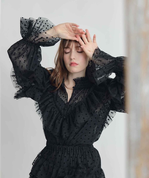 PICCIN PERLA(ピッチンペルラ)の「フロッキードットチュールフリルブラウス(シャツ/ブラウス・レディース・ブラック・M)」の2枚目の写真