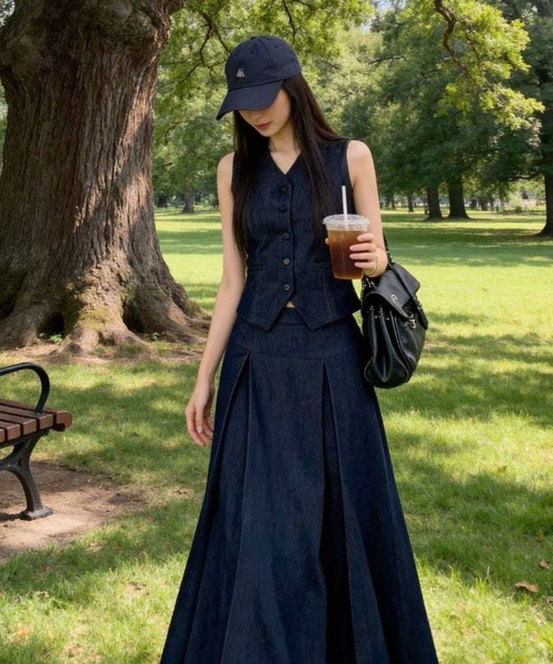 FAVORITO（ファヴォリート）の「デニムベストスカートセットアップ（セットアップ・レディース・ダークブルー・S/M/L）」の3枚目の写真