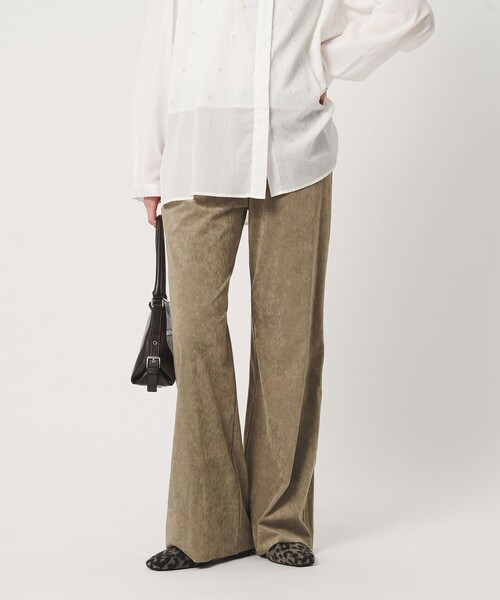BEAUTY&YOUTH UNITED ARROWS（ビューティーアンドユースユナイテッドアローズ）の「スエードライク フレアパンツ ウォッシャブル（その他パンツ・レディース・ベージュ/ネイビー・S/M）」の2枚目の写真