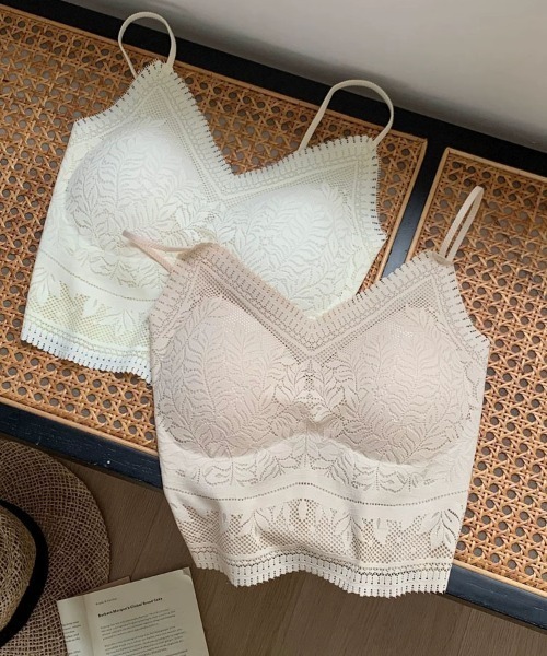 shoppinggo(ショッピングゴー)の「レースキャミソール Vネック カップ付きブラトップ シームレス ショート丈 レディース トップス(キャミソール・レディース・ベージュ/アイボリー/ブラック/キャメル・FREE)」の12枚目の写真