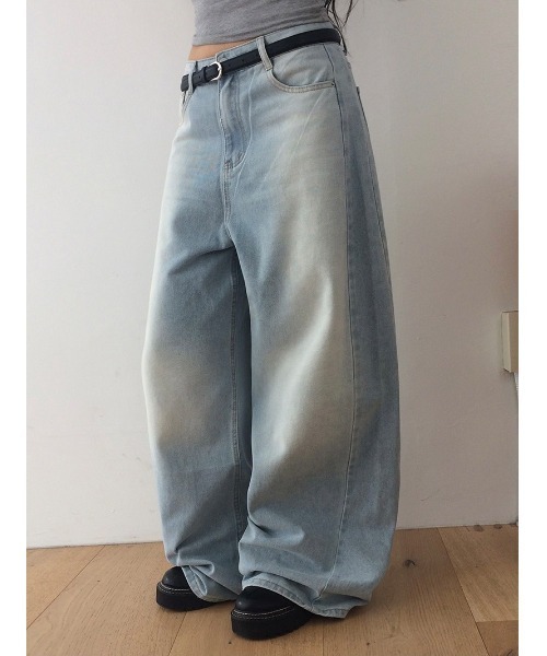 anyonemore(エニワンモア)の「ワイドウォッシングデニムロングパンツ(デニムパンツ・レディース・ライトブルー・SMALL/MEDIUM)」の1枚目の写真