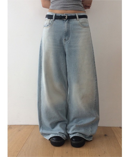 anyonemore(エニワンモア)の「ワイドウォッシングデニムロングパンツ(デニムパンツ・レディース・ライトブルー・SMALL/MEDIUM)」の6枚目の写真