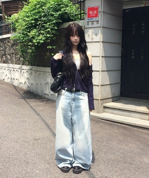 anyonemore(エニワンモア)の「ワイドウォッシングデニムロングパンツ(デニムパンツ・レディース・ライトブルー・SMALL/MEDIUM)」の9枚目の写真