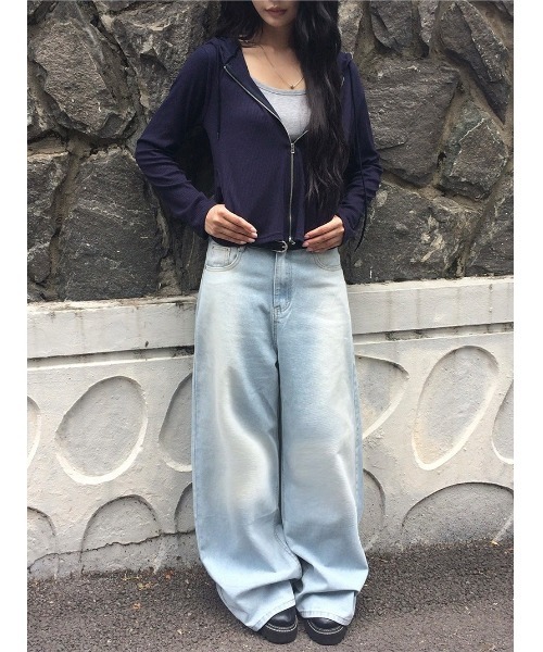 anyonemore(エニワンモア)の「ワイドウォッシングデニムロングパンツ(デニムパンツ・レディース・ライトブルー・SMALL/MEDIUM)」の11枚目の写真
