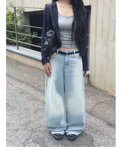 anyonemore(エニワンモア)の「ワイドウォッシングデニムロングパンツ(デニムパンツ・レディース・ライトブルー・SMALL/MEDIUM)」の13枚目の写真