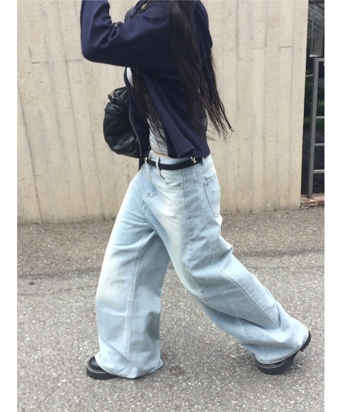 anyonemore(エニワンモア)の「ワイドウォッシングデニムロングパンツ(デニムパンツ・レディース・ライトブルー・SMALL/MEDIUM)」の14枚目の写真