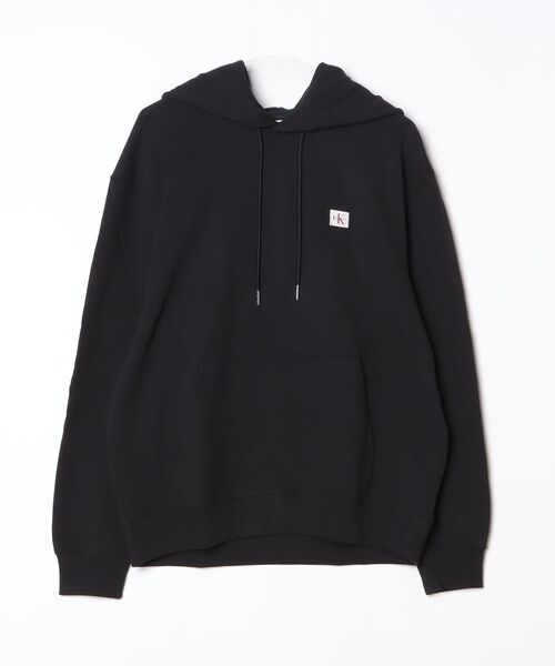 Calvin Klein(カルバン・クライン)の「Calvin Klein カルバンクライン 400GSM TERRY BADGE HOODIE リラックスフィットプルパーカー(パーカー・メンズ・ブラック・M/L/XL)」の1枚目の写真