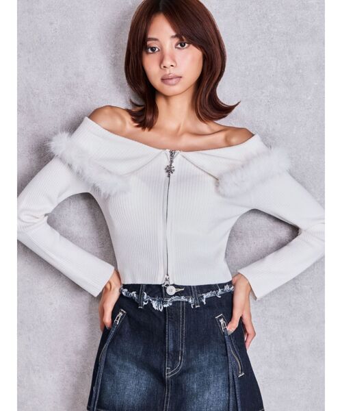 GYDA(ジェイダ)の「フロントZIPオフショルフェイクファーリブニットトップス(ニット/セーター・レディース・ベージュ/オフホワイト/ブラック・FREE)」の5枚目の写真