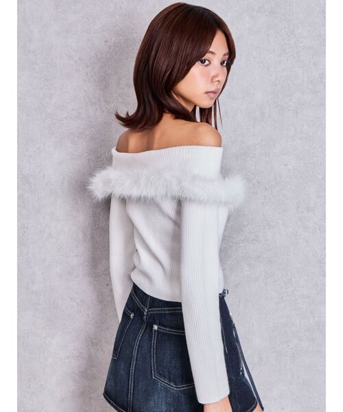 GYDA(ジェイダ)の「フロントZIPオフショルフェイクファーリブニットトップス(ニット/セーター・レディース・ベージュ/オフホワイト/ブラック・FREE)」の8枚目の写真