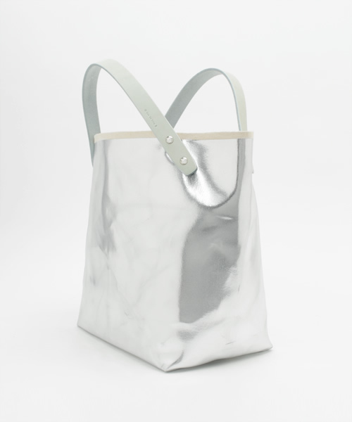 fennica（フェニカ）の「HOW TO LIVE / シルバートートバッグ（トート