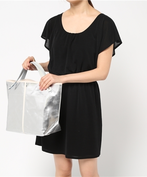 fennica（フェニカ）の「HOW TO LIVE / シルバートートバッグ（トート