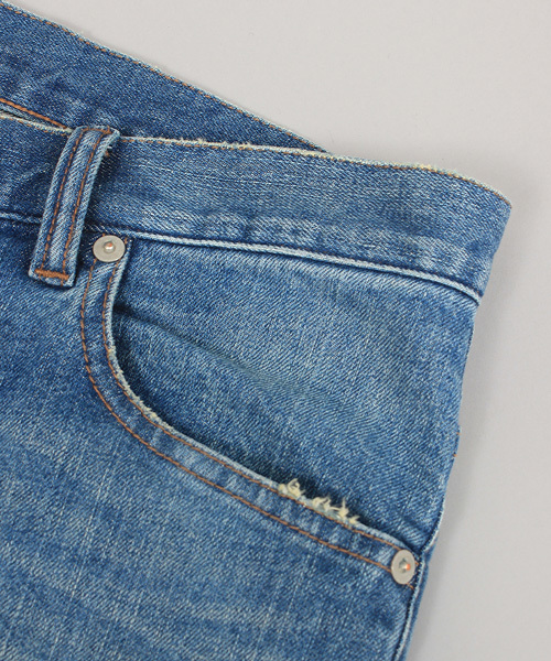 ESSENTIAL GARMENT MEN'S BIGI（エッセンシャルガーメントメンズビギ）の「ストレッチジーンズ/スリムテーパード（デニムパンツ・メンズ・ホワイト/ブルー・S/M/L/SS）」の9枚目の写真