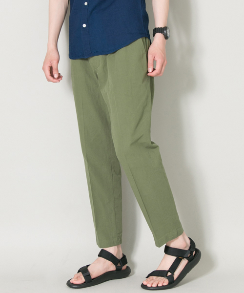 URBAN RESEARCH（アーバンリサーチ）の「UR JAPAN MADE C/L ANKLE EASYTROUSER（その他パンツ・メンズ・ベージュ/ネイビー/カーキ・LARGE/MEDIUM）」の2枚目の写真