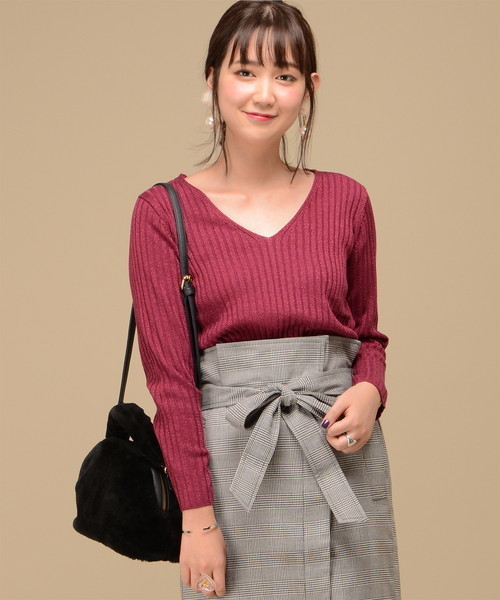 natural couture(ナチュラルクチュール)の「Vネックラメリブニット(ニット/セーター・レディース・グリーン/ブラック/イエロー/ピンク・FREE)」の4枚目の写真