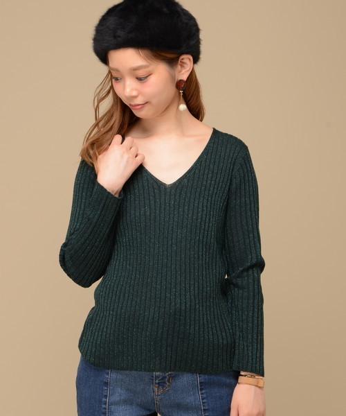 natural couture(ナチュラルクチュール)の「Vネックラメリブニット(ニット/セーター・レディース・グリーン/ブラック/イエロー/ピンク・FREE)」の3枚目の写真