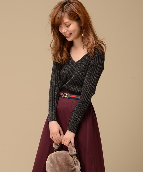 natural couture(ナチュラルクチュール)の「Vネックラメリブニット(ニット/セーター・レディース・グリーン/ブラック/イエロー/ピンク・FREE)」の2枚目の写真