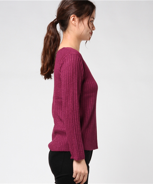 natural couture(ナチュラルクチュール)の「Vネックラメリブニット(ニット/セーター・レディース・グリーン/ブラック/イエロー/ピンク・FREE)」の6枚目の写真