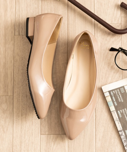 menue（メヌエ）の「ポインテッドトゥ レイン パンプス（パンプス・レディース・レッド/ピンクベージュ/ブラック/ベージュ/グレー/その他/ナチュラル/ブラック系その他/ピンク系その他/シルバー/ホワイト/グレイッシュベージュ/ブラック系その他2/パイソン・34/36/40/41/35/38/39/37）」の6枚目の写真