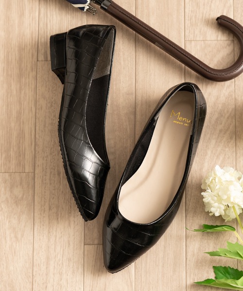 menue（メヌエ）の「ポインテッドトゥ レイン パンプス（パンプス・レディース・レッド/ピンクベージュ/ブラック/ベージュ/グレー/その他/ナチュラル/ブラック系その他/ピンク系その他/シルバー/ホワイト/グレイッシュベージュ/ブラック系その他2/パイソン・34/36/40/41/35/38/39/37）」の4枚目の写真