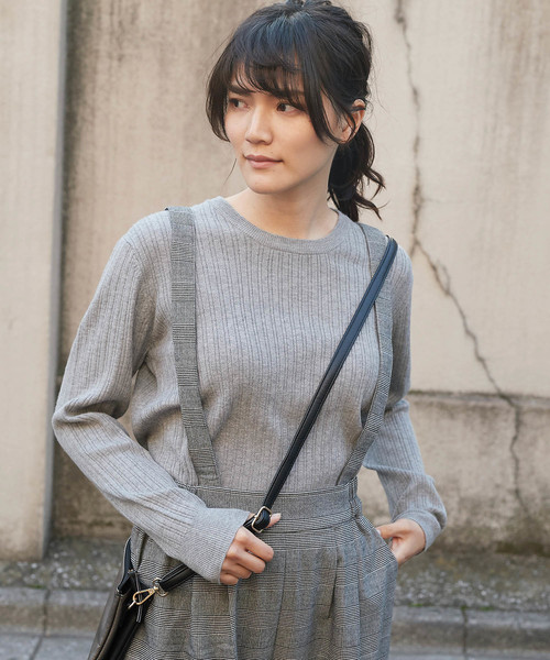 AMERICAN HOLIC（アメリカンホリック）の「変形リブクルーネックプルオーバー　＊（ニット/セーター・レディース・チャコールグレー/ブラック/ベージュ/アイボリー/杢グレー/その他7/グレー系その他4/ピンク系その他2・M/L）」の5枚目の写真