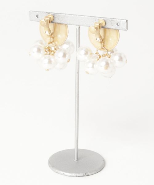 Fun & Daily（ファンアンドデイリー）の「サークルメタル＆パールドロップイヤリング（イヤリング・レディース・ゴールド・FREE）」の2枚目の写真