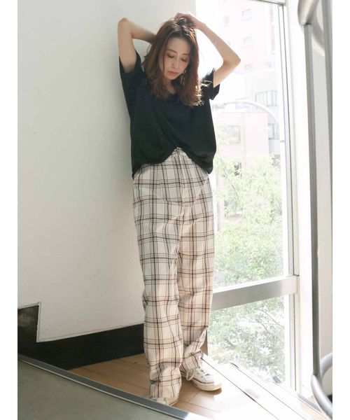 Ungrid(アングリッド)の「チェックテーパードパンツ(その他パンツ・レディース・アイボリー/モカ・SMALL/MEDIUM)」の8枚目の写真