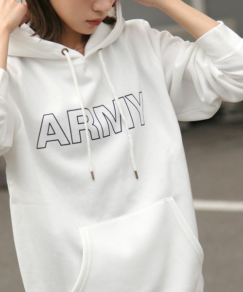 ZIP FIVE（ジップファイブ）の「【ZIP FIVE】プルオーバーパーカー/イラスト/刺繍/ワンポイント（パーカー・レディース・ホワイト/ブラック/ベージュ/ブルー/ブラウン/ネイビー/グレー/ホワイト系/ブラック系/ベージュ系/ブラウン系/グレー系/ホワイト系1/ブラック系1/ベージュ系1/ブラウン系1/グレー系1/ベージュ系2/ブラウン系2/グレー系2/ホワイト系2/ブラック系2/ブルー系/ネイビー系/ブルー系1/ネイビー系1/ブルー系2/ネイビー系2・SMALL/MEDIUM/LARGE/X-LARGE）」の4枚目の写真