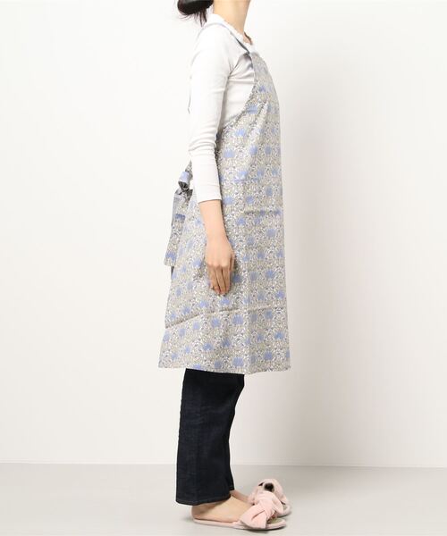 NAIGAI(ナイガイ)の「LICIE MADE WITH LIBERTY FABRIC 40ブロード 綿100% イスミニ 後結び ロングエプロン 70551006(エプロン・レディース・ネイビー/ピンク/イエロー・FREE)」の5枚目の写真