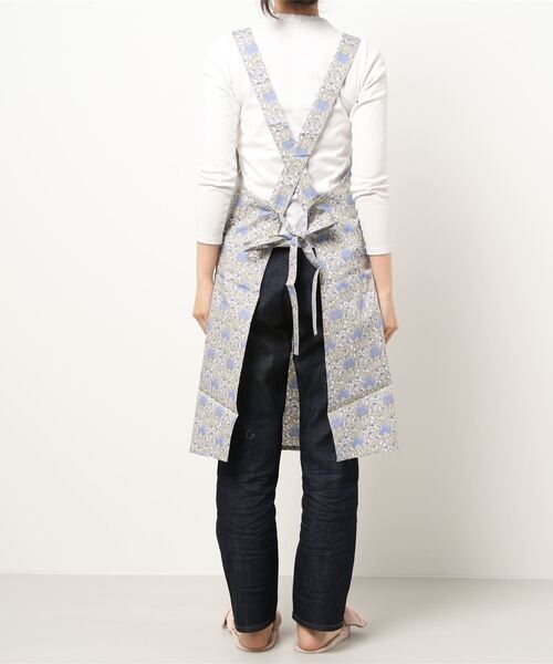 NAIGAI(ナイガイ)の「LICIE MADE WITH LIBERTY FABRIC 40ブロード 綿100% イスミニ 後結び ロングエプロン 70551006(エプロン・レディース・ネイビー/ピンク/イエロー・FREE)」の6枚目の写真