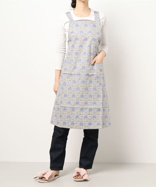 NAIGAI(ナイガイ)の「LICIE MADE WITH LIBERTY FABRIC 40ブロード 綿100% イスミニ 後結び ロングエプロン 70551006(エプロン・レディース・ネイビー/ピンク/イエロー・FREE)」の4枚目の写真
