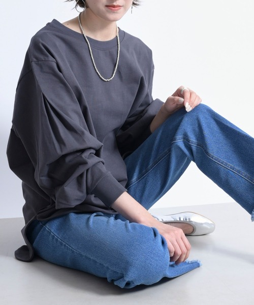 DouDou（ドゥドゥ）の「袖タックボリュームT（Tシャツ/カットソー・レディース・チャコールグレー/オフホワイト/ライトグレー・FREE）」の2枚目の写真