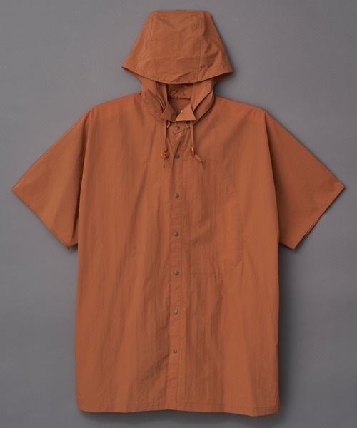 beta post(ベータポスト)の「beta post Transformed into a rain poncho shirt (B02RSH-03)(ポンチョ・メンズ・ブラック/キャメル・3)」の2枚目の写真