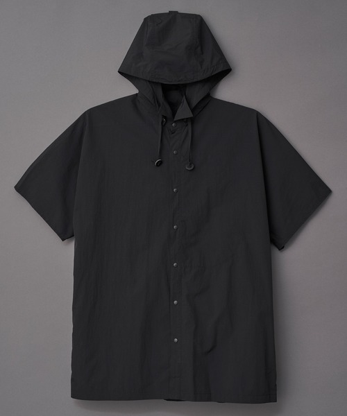 beta post(ベータポスト)の「beta post Transformed into a rain poncho shirt (B02RSH-03)(ポンチョ・メンズ・ブラック/キャメル・3)」の1枚目の写真