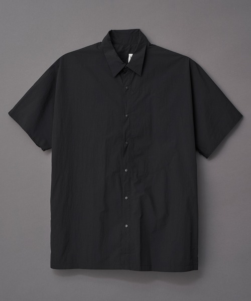 beta post(ベータポスト)の「beta post Transformed into a rain poncho shirt (B02RSH-03)(ポンチョ・メンズ・ブラック/キャメル・3)」の4枚目の写真